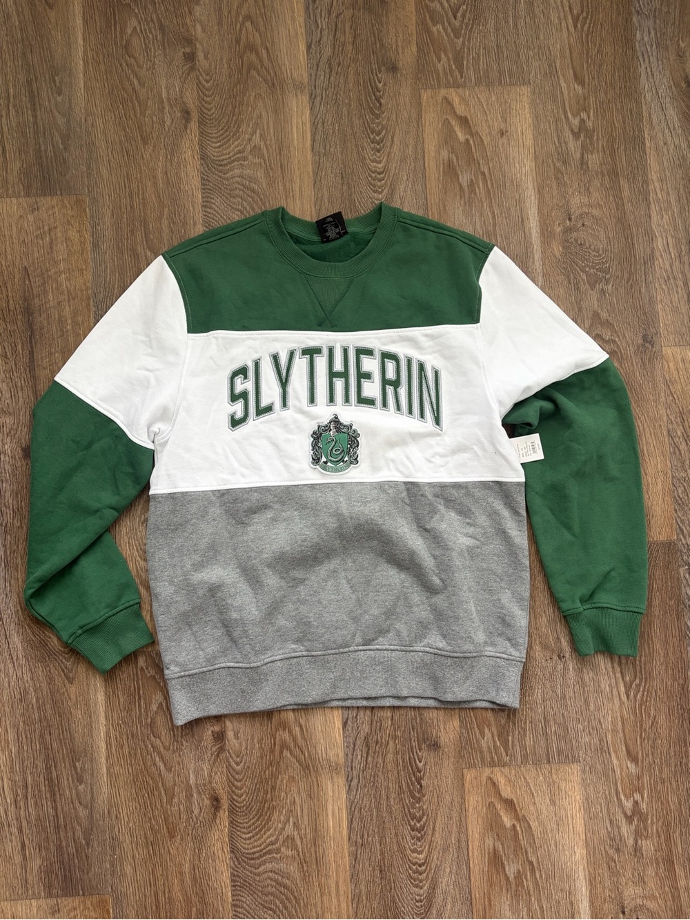 Harry Potter Slytherin Crewneck Sweatshirt NWT Universal Studios Embroidered L